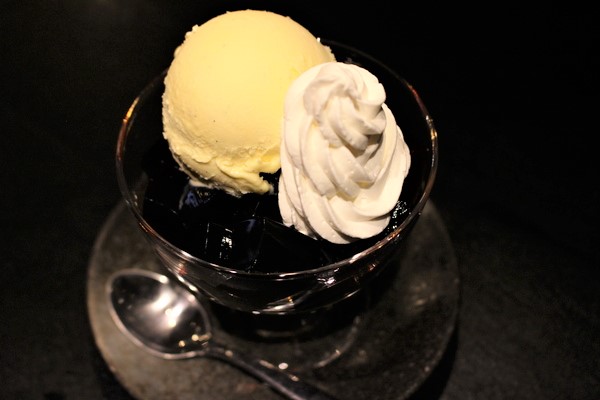 自家製コーヒーゼリー バニラアイス添え